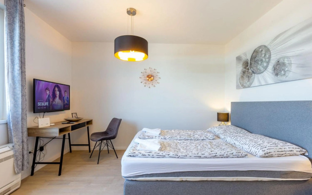 Tiffy studio w private parking