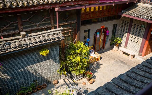 Yangshuo C.Source West Street Residence