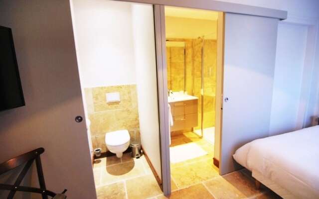 Appartements Pied à Terre, haut standing avec cuisine équipée et terrasse / Groupe HRM