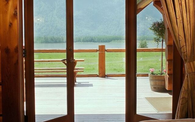 Fraser River Lodge