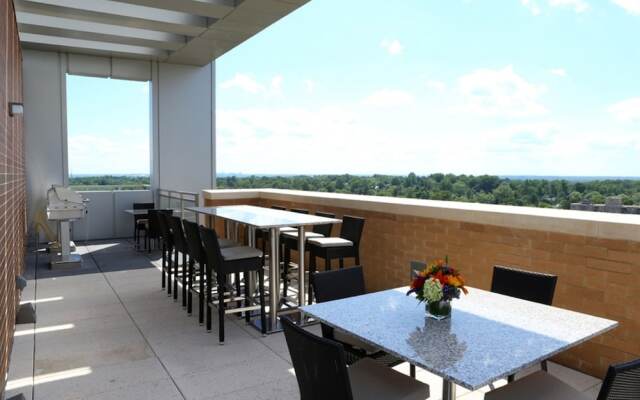 Global Luxury Suites at Woodmont Triangle North