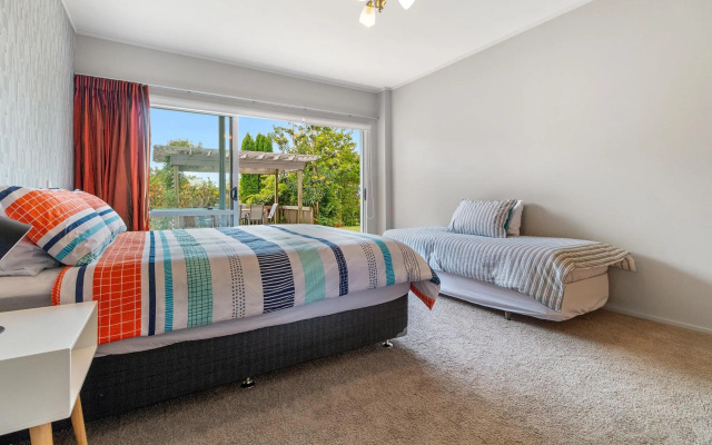 Country Retreat - Athenree Holiday Home – Guest Rooms – Athenree