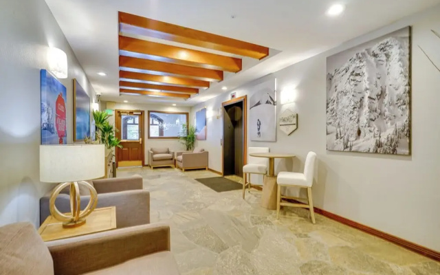 Ski-in/ Out Solitude Ski Village Condo w/ Hot Tub