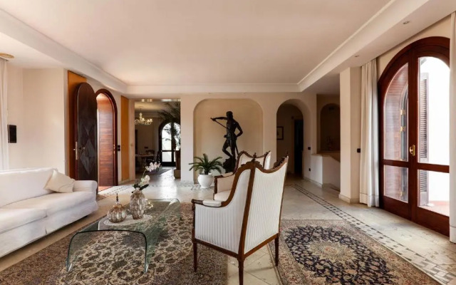 Villa piscina, campo calcetto, tennis, sauna m850