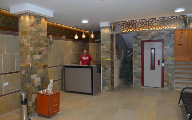 Pyramids Height Inn