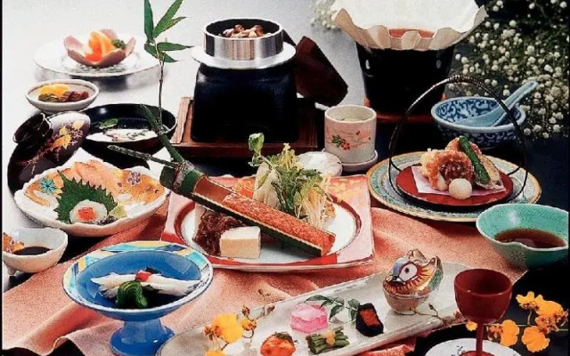 Tomata Onsen Noritake