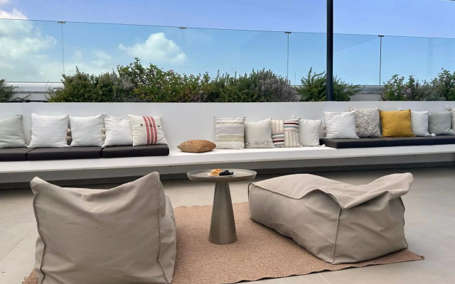 Lora Pearl Luxury Villa By Louis Hotels