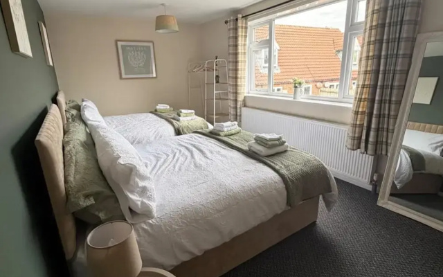 Meriden Apartment Retreat - Sleeps 7 - Near Nec