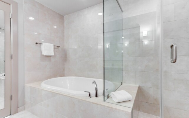 Domio Downtown Luxurious 2BR Gym/sauna