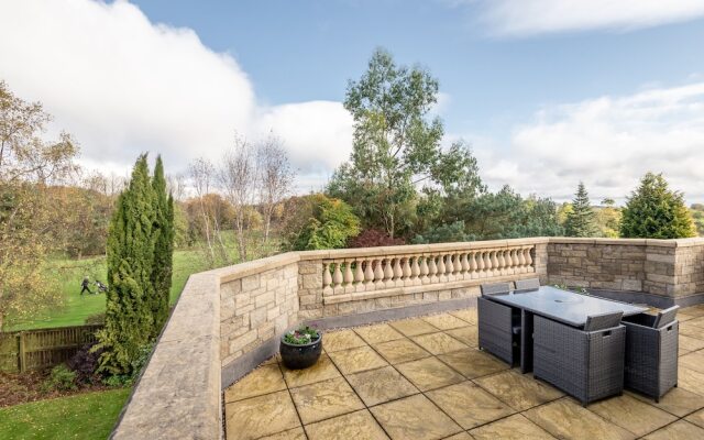 Luxury 6 Bed House With Pool