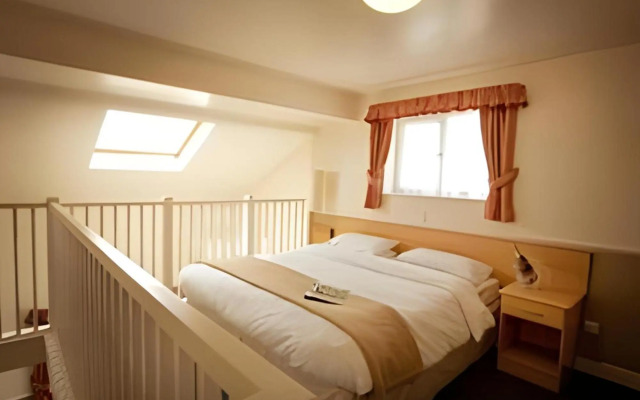 Moreton Park Lodge