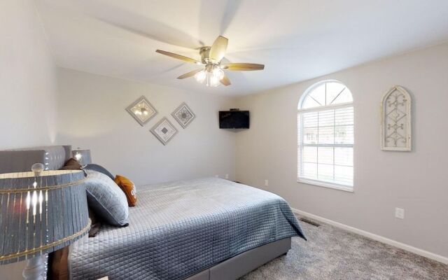 Rotties' 2 Bedroom Home by RedAwning