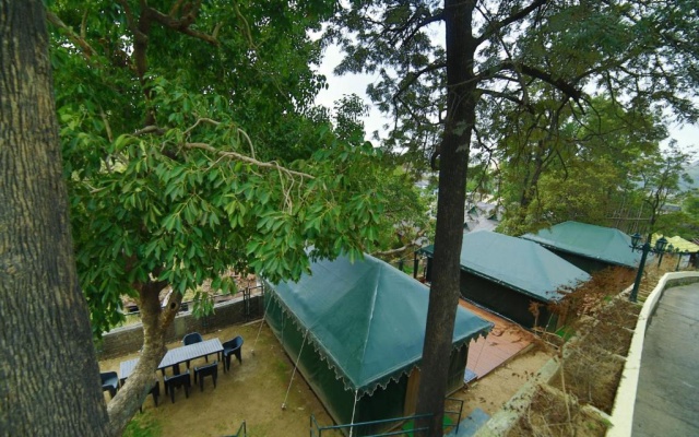 The Colonial Manek Manor