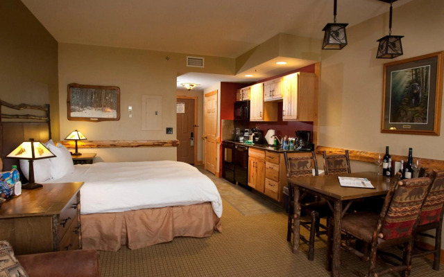 Hope Lake Lodge & Indoor Waterpark