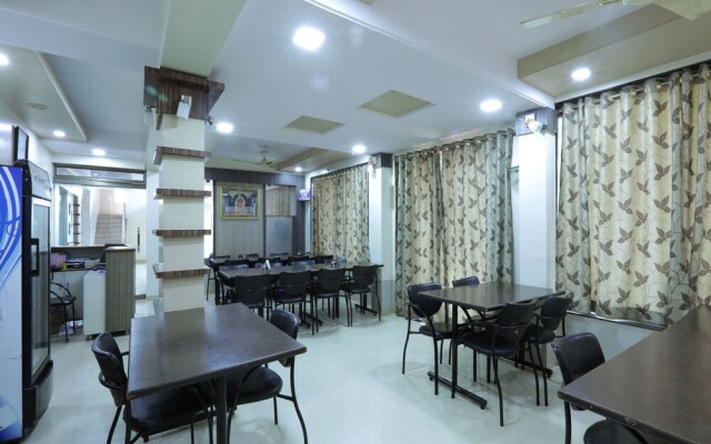 OYO 4198 Hotel Shri Sai Murli