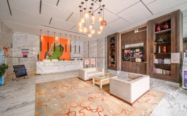 Shengjing Yijia Hotel (Xiangyang Railway Station People's Square Branch)
