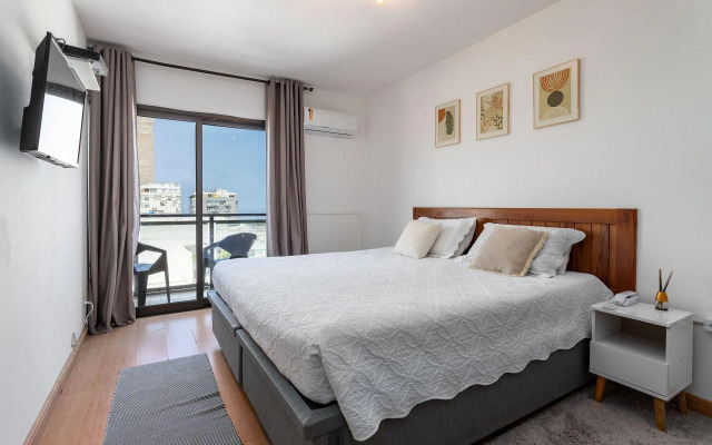 (902-B) Studio com Vista Mar e Comodidades