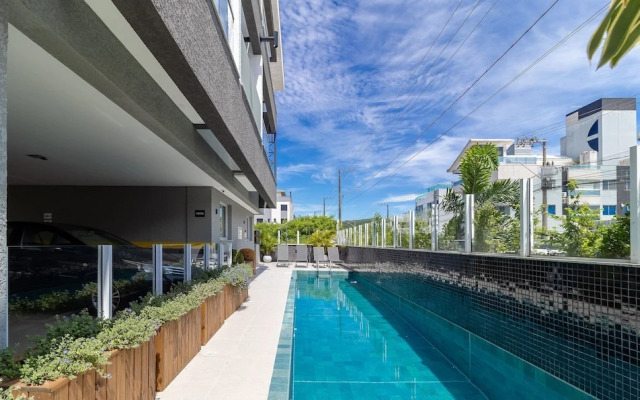 Modern apt With Pool and hot Tub! Rhl0305