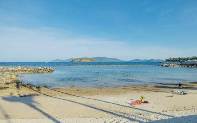 Cozy Front Beach House wid Private Beach