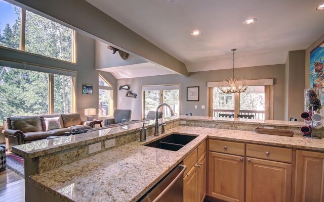 Tall Pines Lodge 4 Bedroom Townhouse by RedAwning