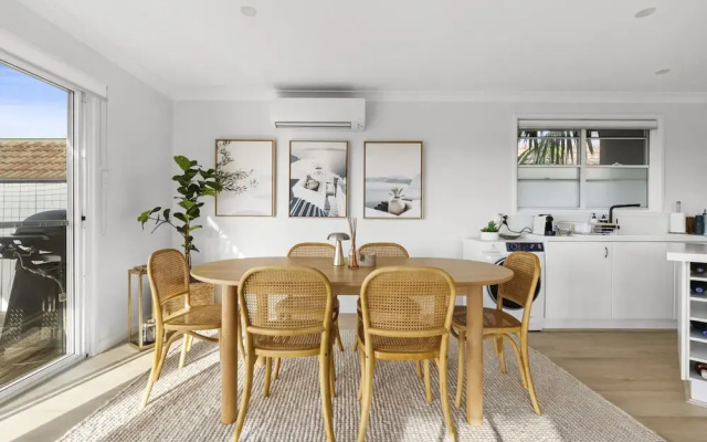 Chic Coastal 1-bedroom Home With Balcony & BBQ