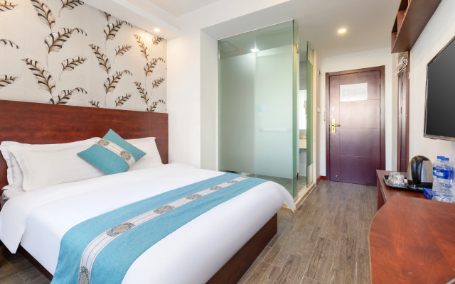 CMAX Hotel
