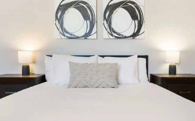 2BR Modern & Comfy Apt in Rogers Park