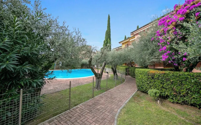Verde Giada-shared Pool & Parking