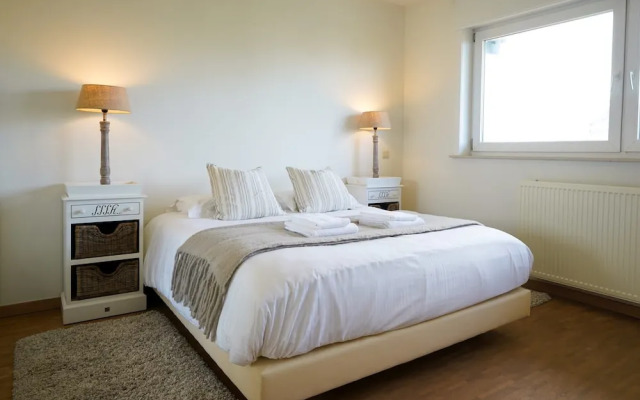 Spacious Apartment With Sea Views