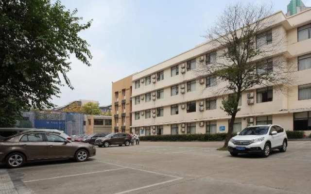 Yunqi Hotel