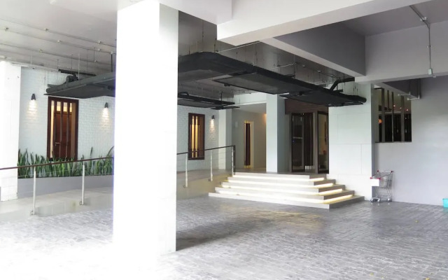 Pool Front Sexy Studio Fully Furnished Apartment