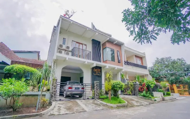 Angler Guest House Malang by OYO Rooms