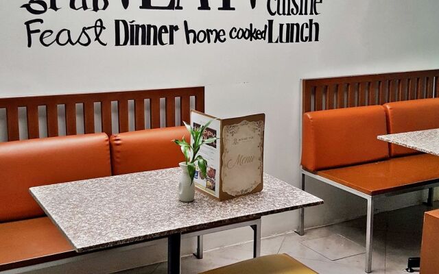 Royale Parc Inn & Suites