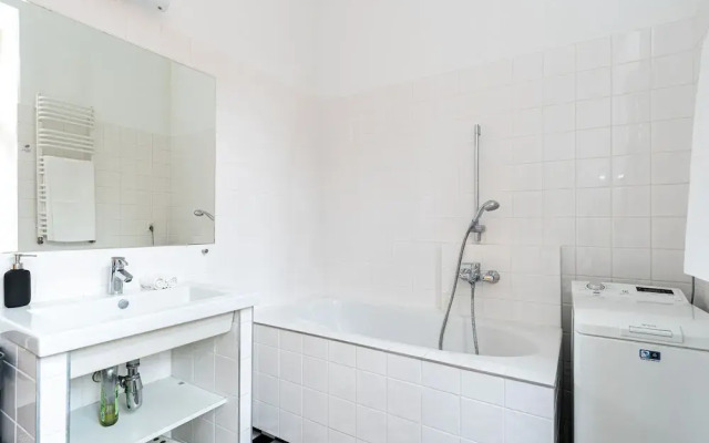 WS 3-Bedroom Old Town Apartment