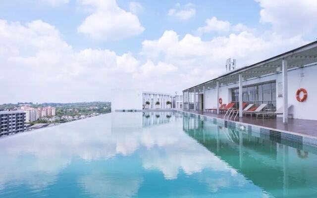 Suria Jelutong Cozy Studio by BeeStay