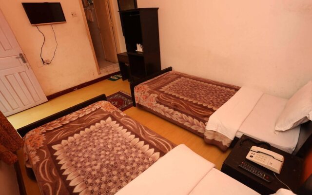 Teeka's Holiday Inn