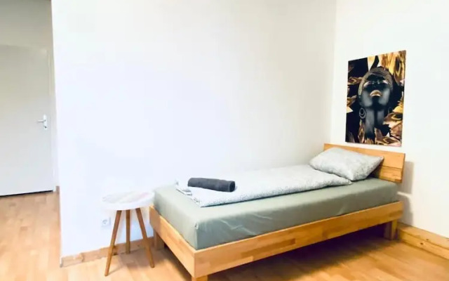 Stylish Shared 3-Bedroom Stay Near City