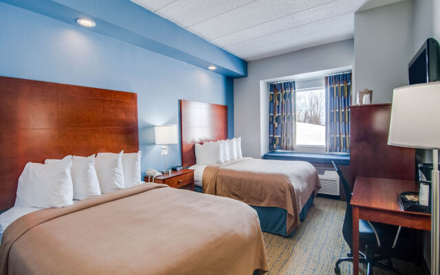 Clarion Pointe Staunton East