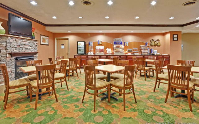 Holiday Inn Express WINFIELD