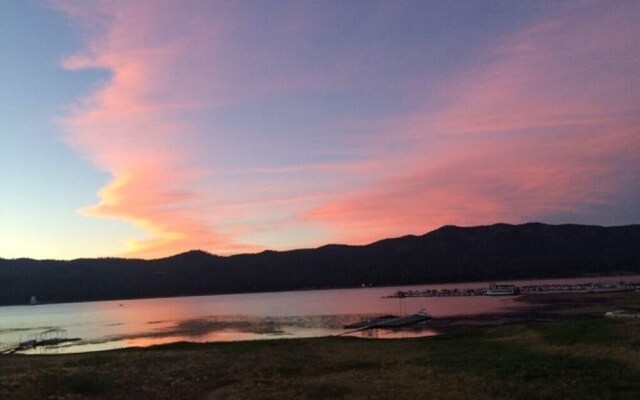 055 - Lakefront Ski Getaway