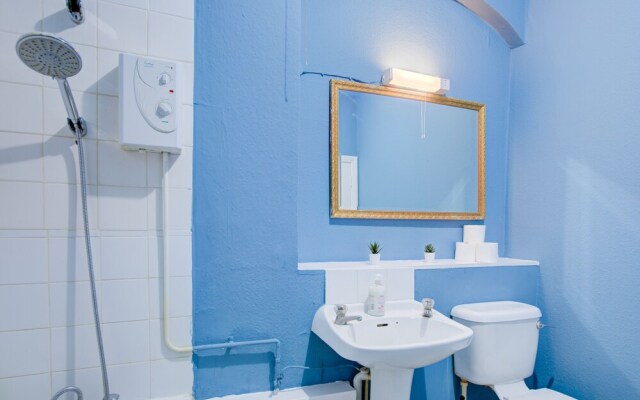 Inviting 2-bed Budget Apartment in London