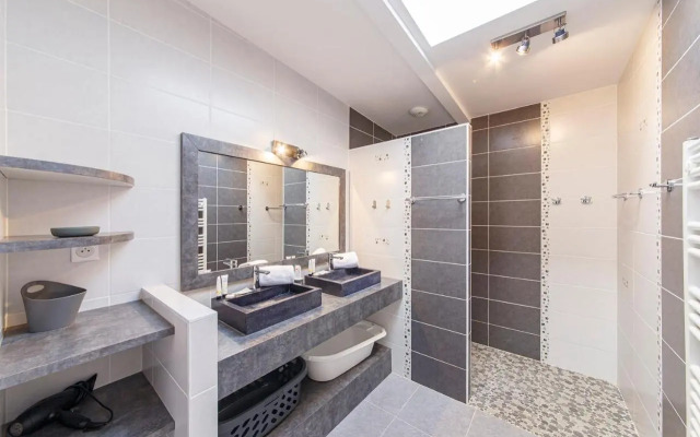 GOVIHAN - Maison 8p avec piscine commune