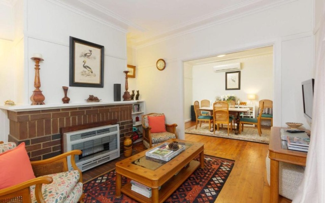 Redwood Cottage Burradoo getaway Southern Highlands 4pm Check Out Sunday – Guest Rooms – Burradoo