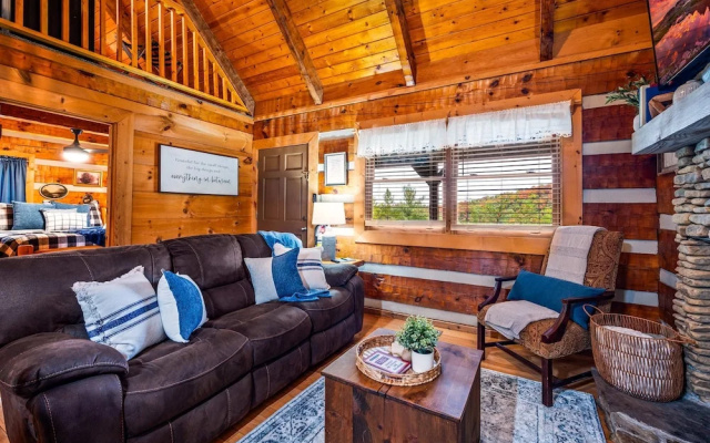 Hot Tub Pool Table Fireplace Views Relax