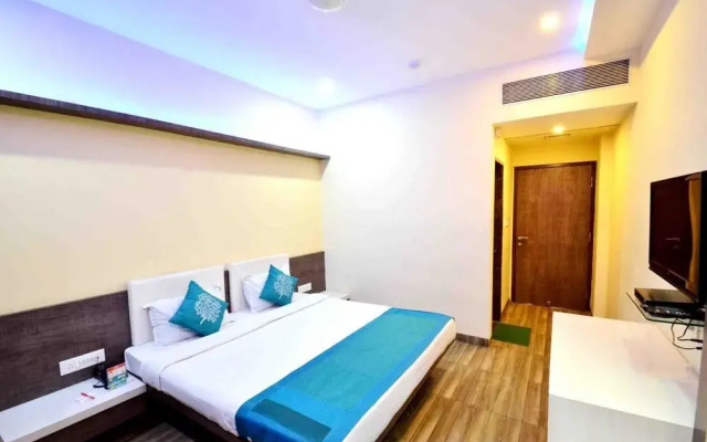 OYO 1535 Hotel Bee Town