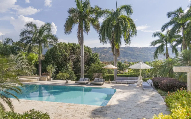 Luxe Villa San Jerónimo by Nomad Guru