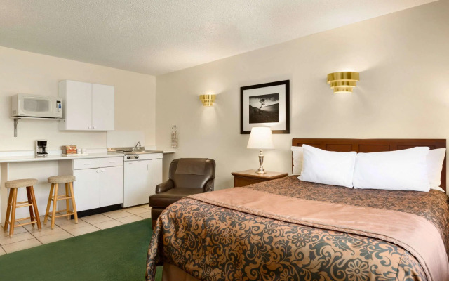 Travelodge by Wyndham Simcoe