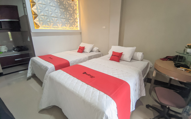 Reddoorz Syariah Near Pasar Aceh Shopping Centre – Guest Rooms – Banda Aceh