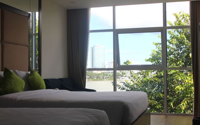 Pariat River Front Hotel