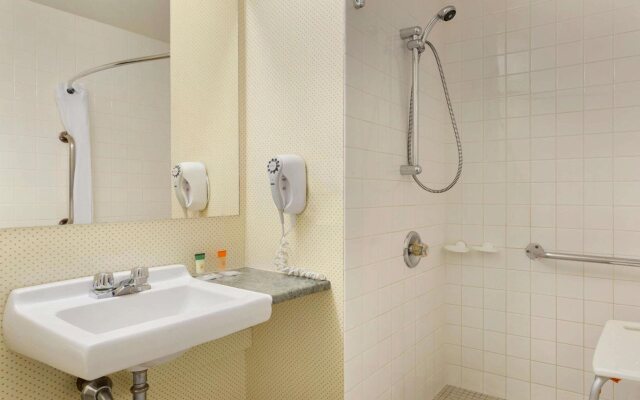 Travelodge by Wyndham North Bay